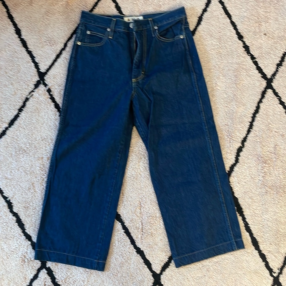 AMO Sophie Crop. Dark rinse. Size 28